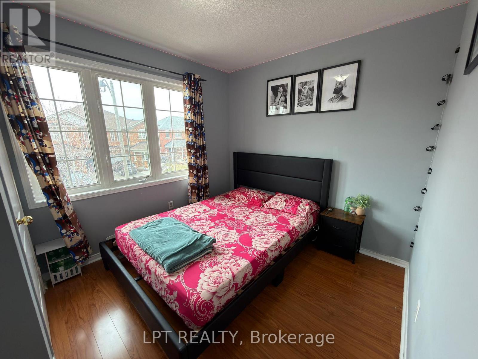 112 Bushmill Circle, Brampton, Ontario  L7A 0K6 - Photo 5 - W12996792