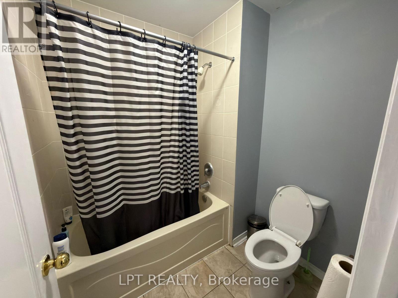 112 Bushmill Circle, Brampton, Ontario  L7A 0K6 - Photo 6 - W12996792