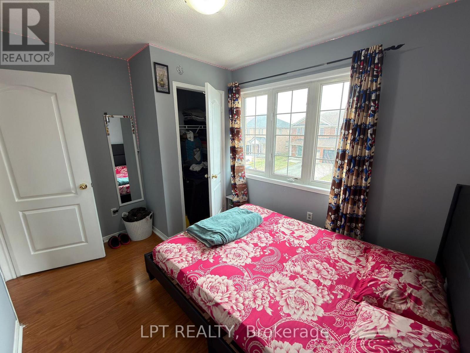 112 Bushmill Circle, Brampton, Ontario  L7A 0K6 - Photo 7 - W12996792