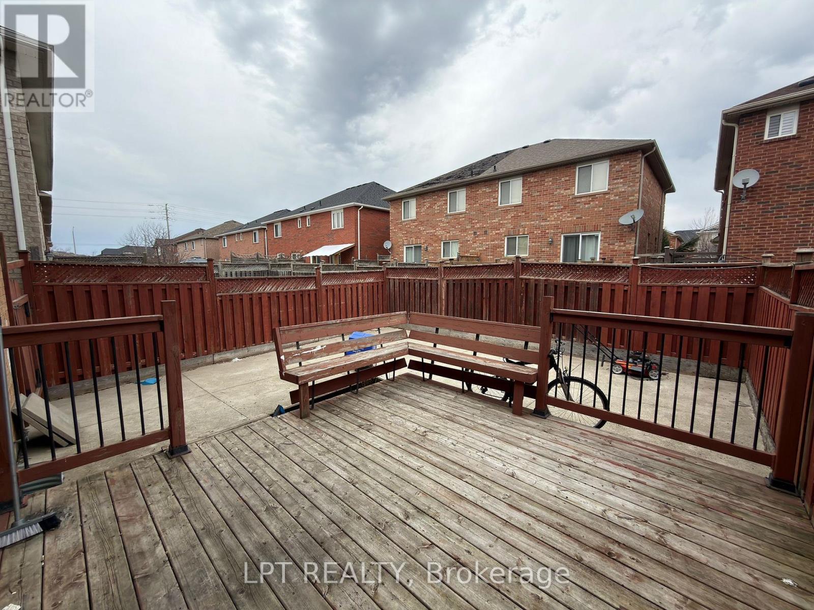 112 Bushmill Circle, Brampton, Ontario  L7A 0K6 - Photo 9 - W12996792