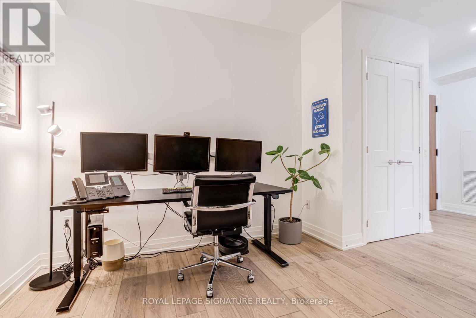 207 - 21 Park Street, Mississauga, Ontario  L5G 0C2 - Photo 13 - W12996800