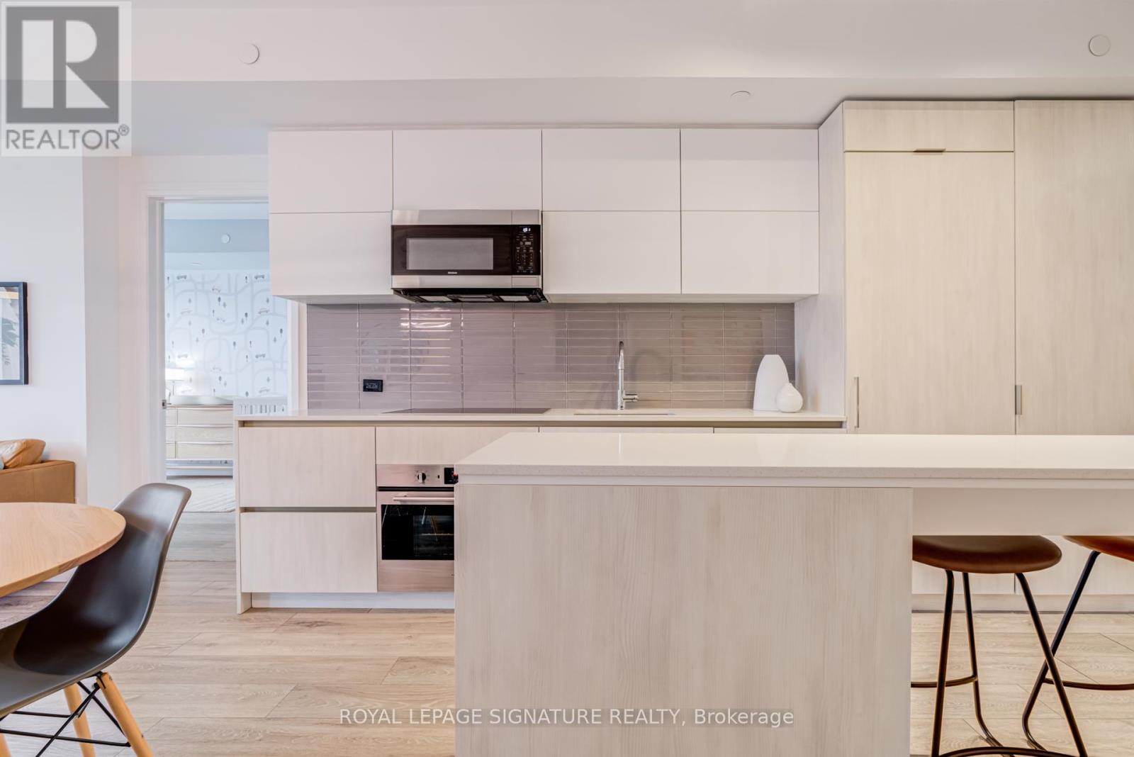 207 - 21 Park Street, Mississauga, Ontario  L5G 0C2 - Photo 4 - W12996800