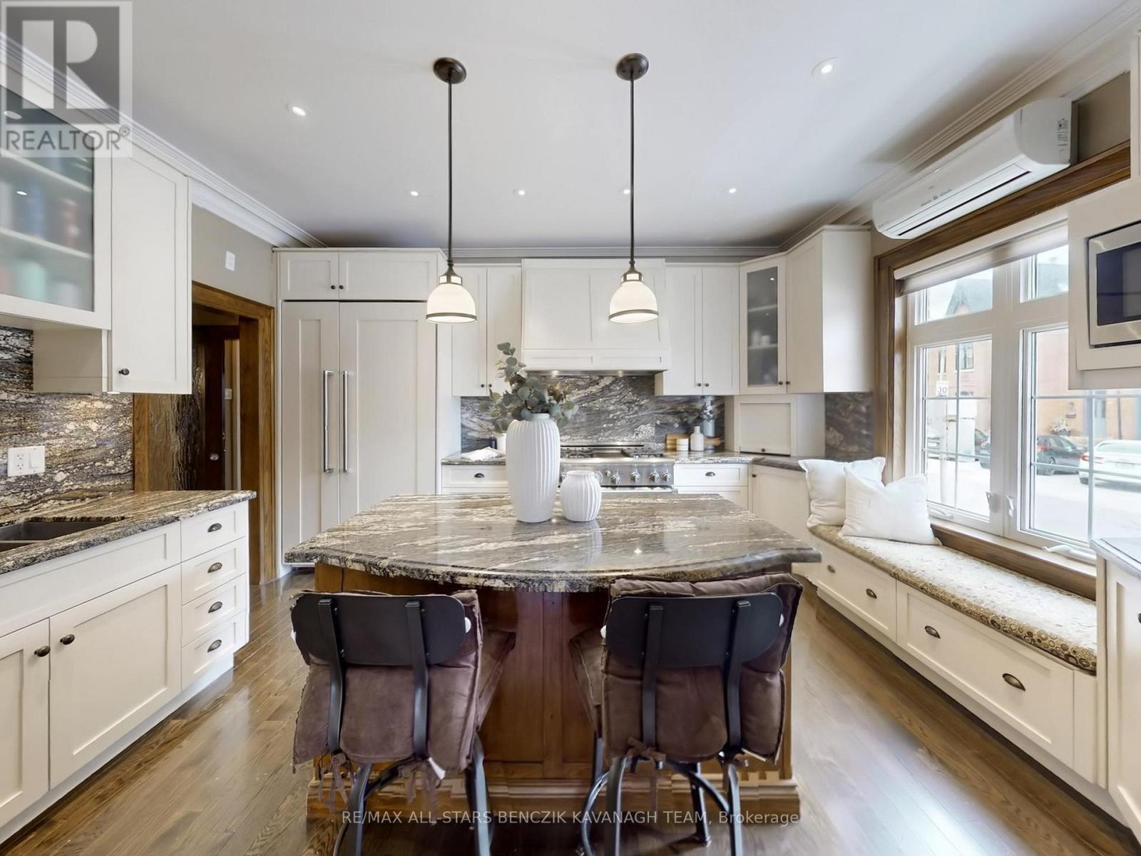 128 Annette Street, Toronto, Ontario  M6P 1P2 - Photo 6 - W12996808