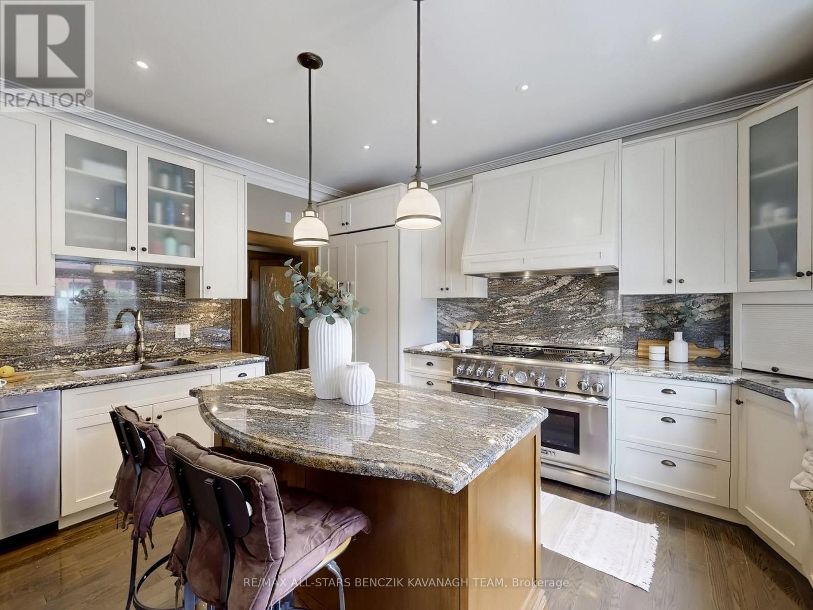 128 Annette Street, Toronto, Ontario  M6P 1P2 - Photo 7 - W12996808