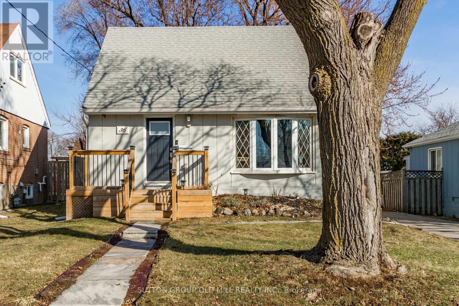 36 Allenby Avenue, Toronto, Ontario  M9W 1S6 - Photo 4 - W12996810