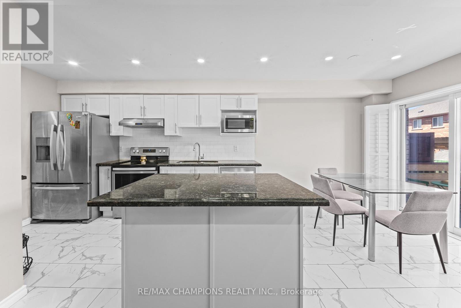 125 Tiller Trail, Brampton, Ontario  L6X 4S9 - Photo 12 - W12996816