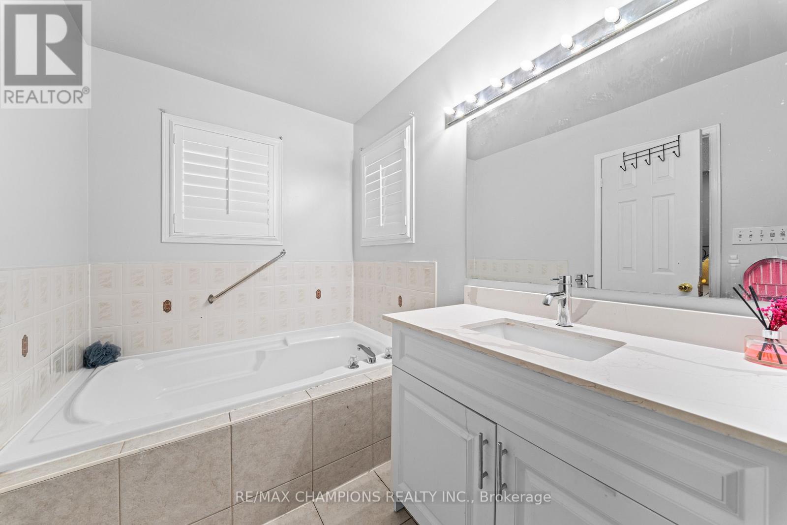 125 Tiller Trail, Brampton, Ontario  L6X 4S9 - Photo 18 - W12996816