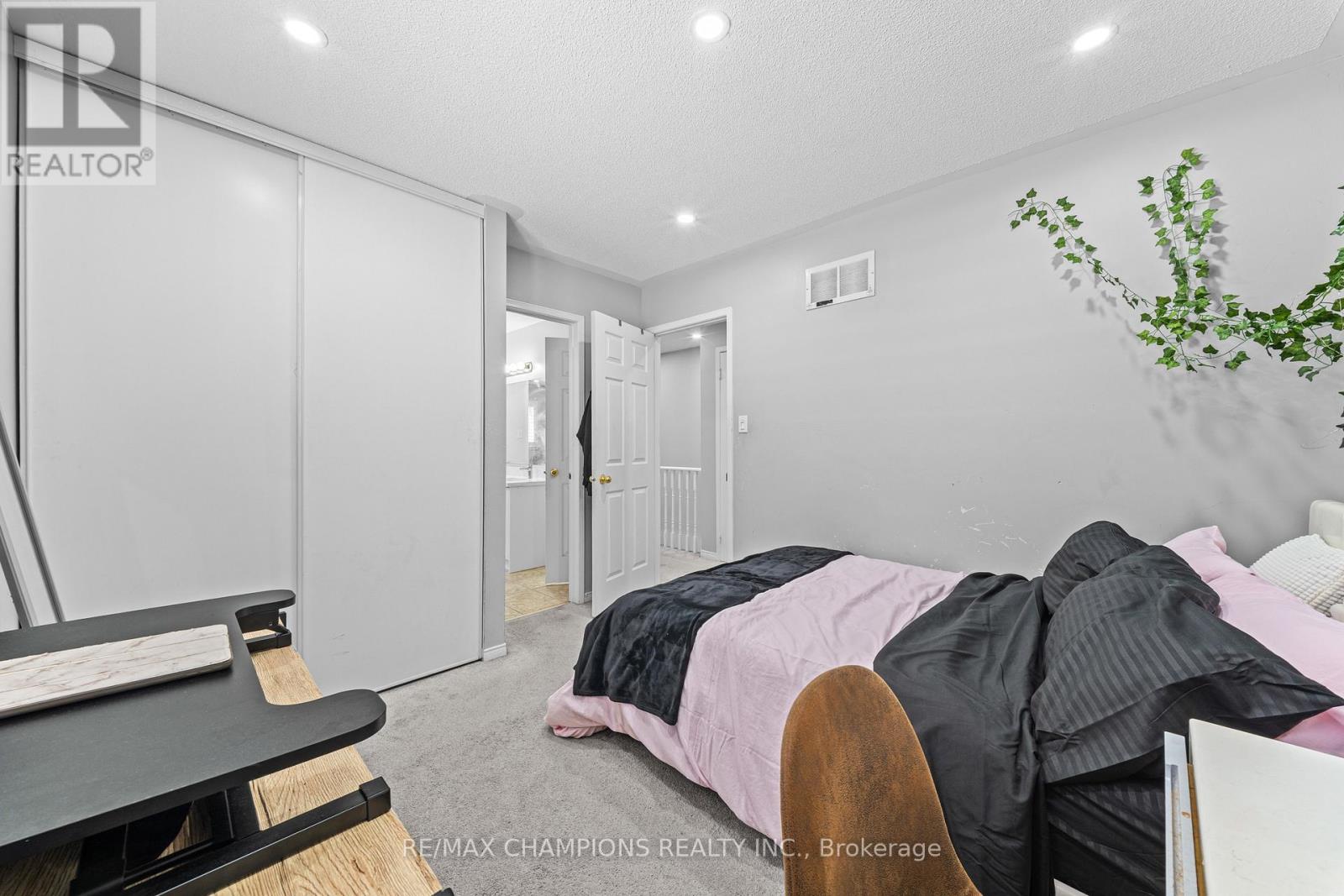 125 Tiller Trail, Brampton, Ontario  L6X 4S9 - Photo 19 - W12996816