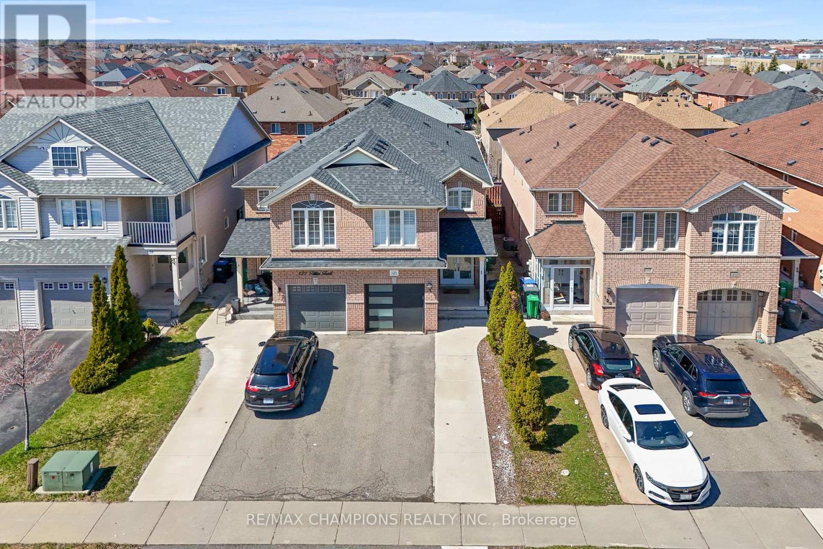 125 Tiller Trail, Brampton, Ontario  L6X 4S9 - Photo 2 - W12996816