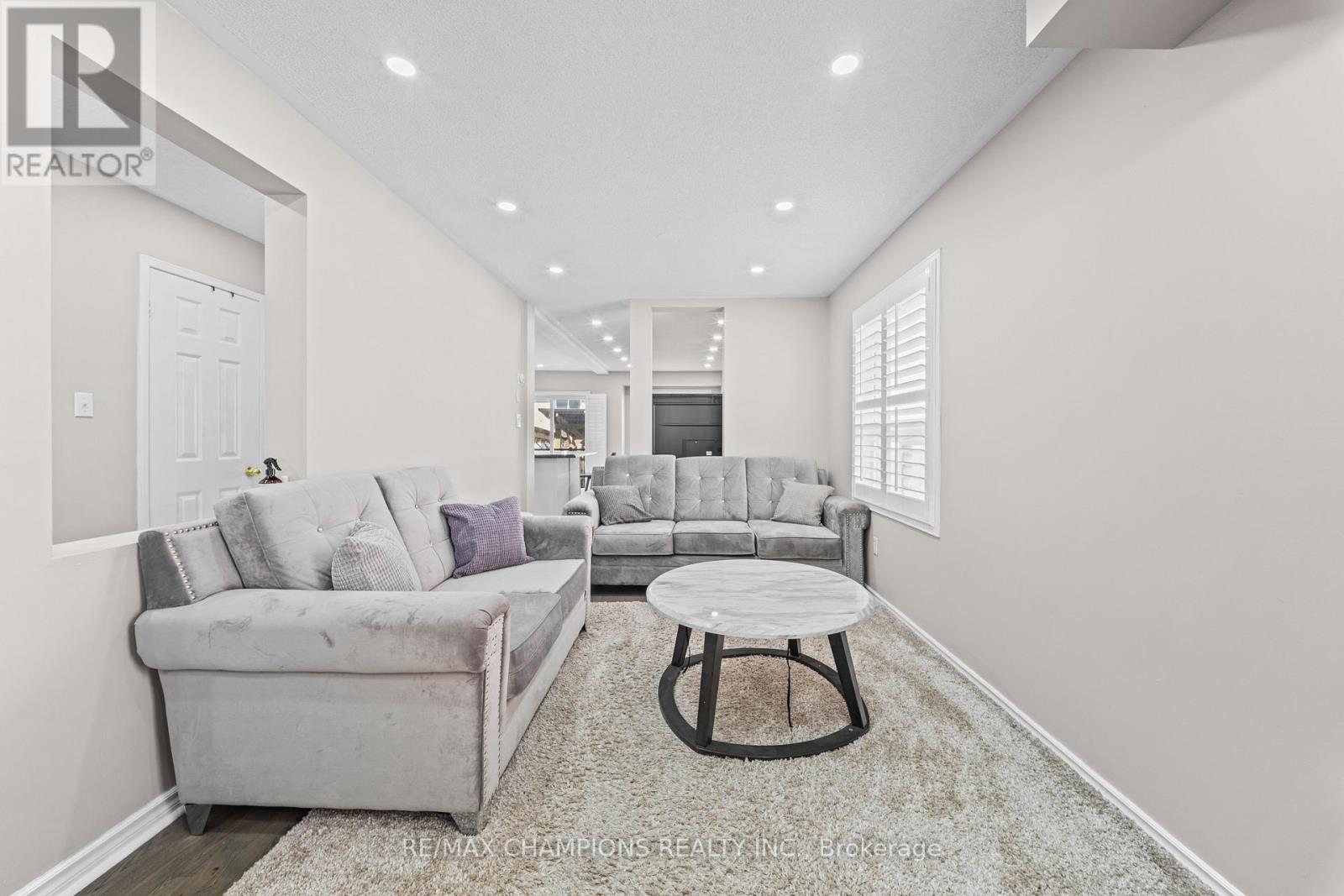 125 Tiller Trail, Brampton, Ontario  L6X 4S9 - Photo 5 - W12996816