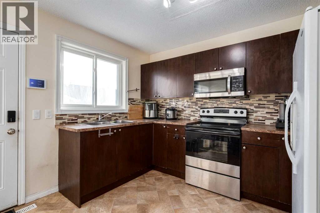 150 Martinbrook Road Ne, Calgary, Alberta  T3J 3E3 - Photo 5 - A2285710