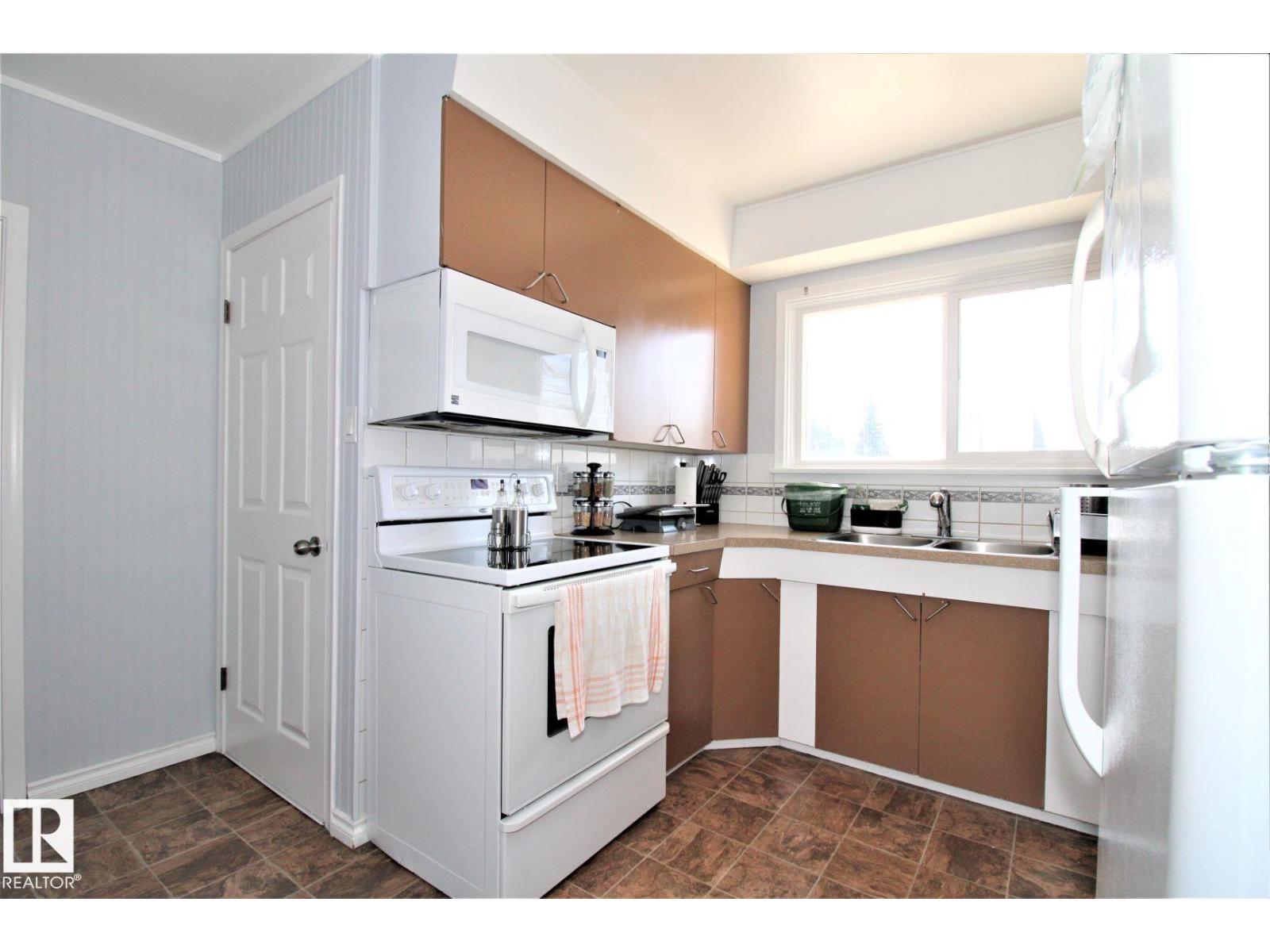 12111 137 Av Nw, Edmonton, Alberta  T5L 4C1 - Photo 14 - E4473648