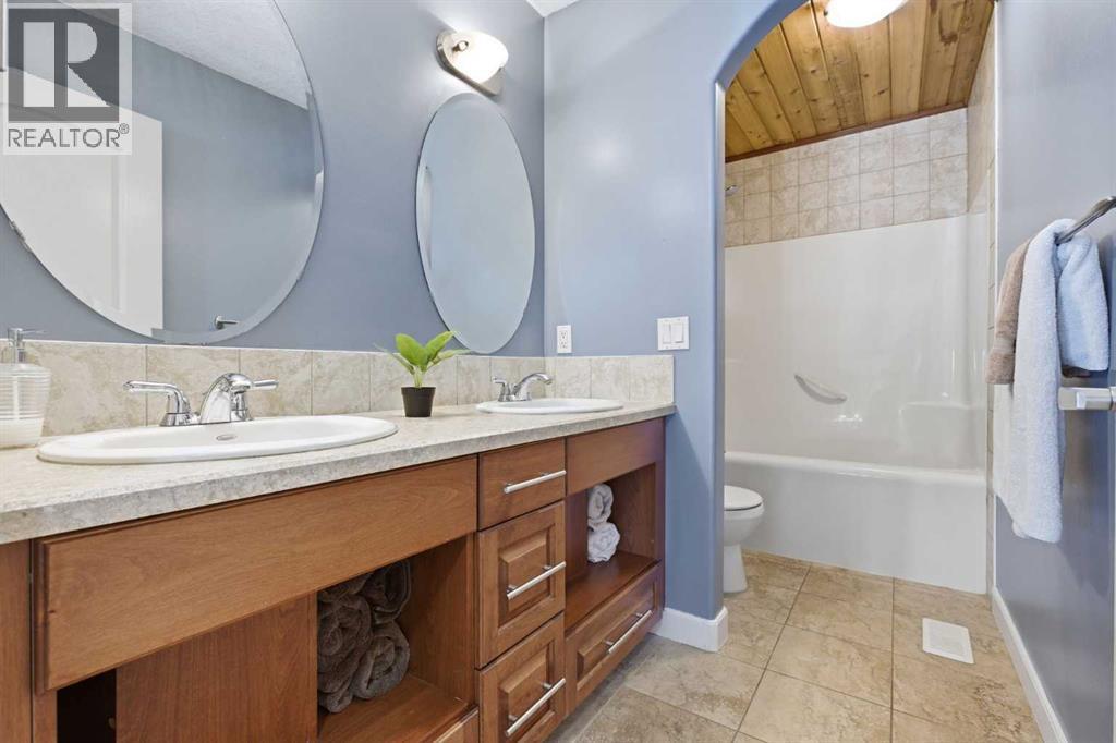 16 Drake Landing Road, Okotoks, Alberta  T1S 2M2 - Photo 36 - A2299793