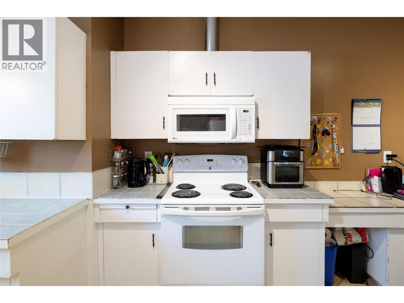 1601 37th Street, Vernon, British Columbia  V1T 6G2 - Photo 9 - 10379536