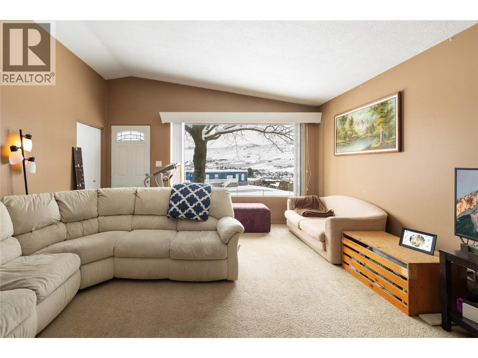 1601 37th Street, Vernon, British Columbia  V1T 6G2 - Photo 4 - 10379536