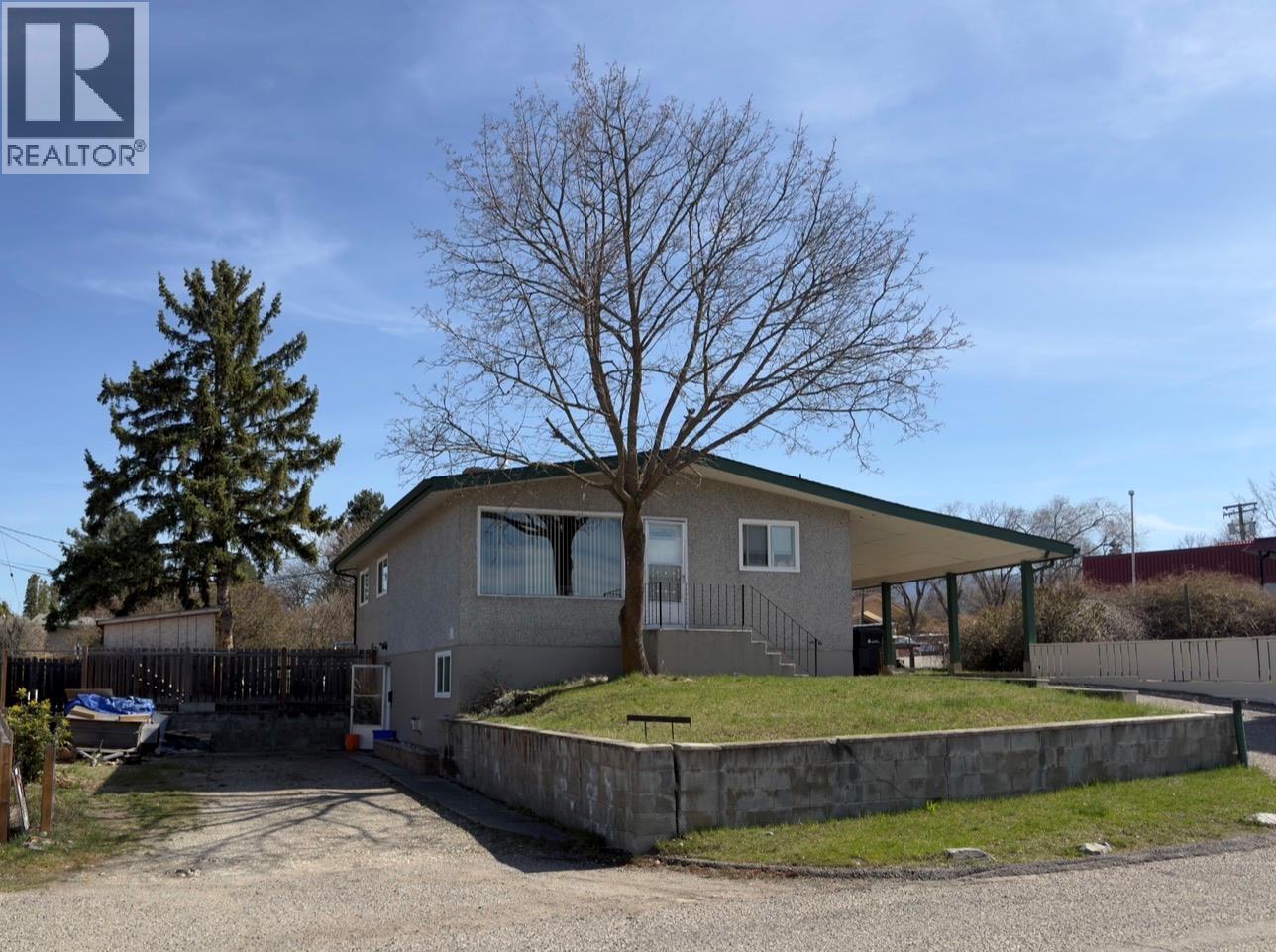 1601 37th Street, Vernon, British Columbia  V1T 6G2 - Photo 2 - 10379536