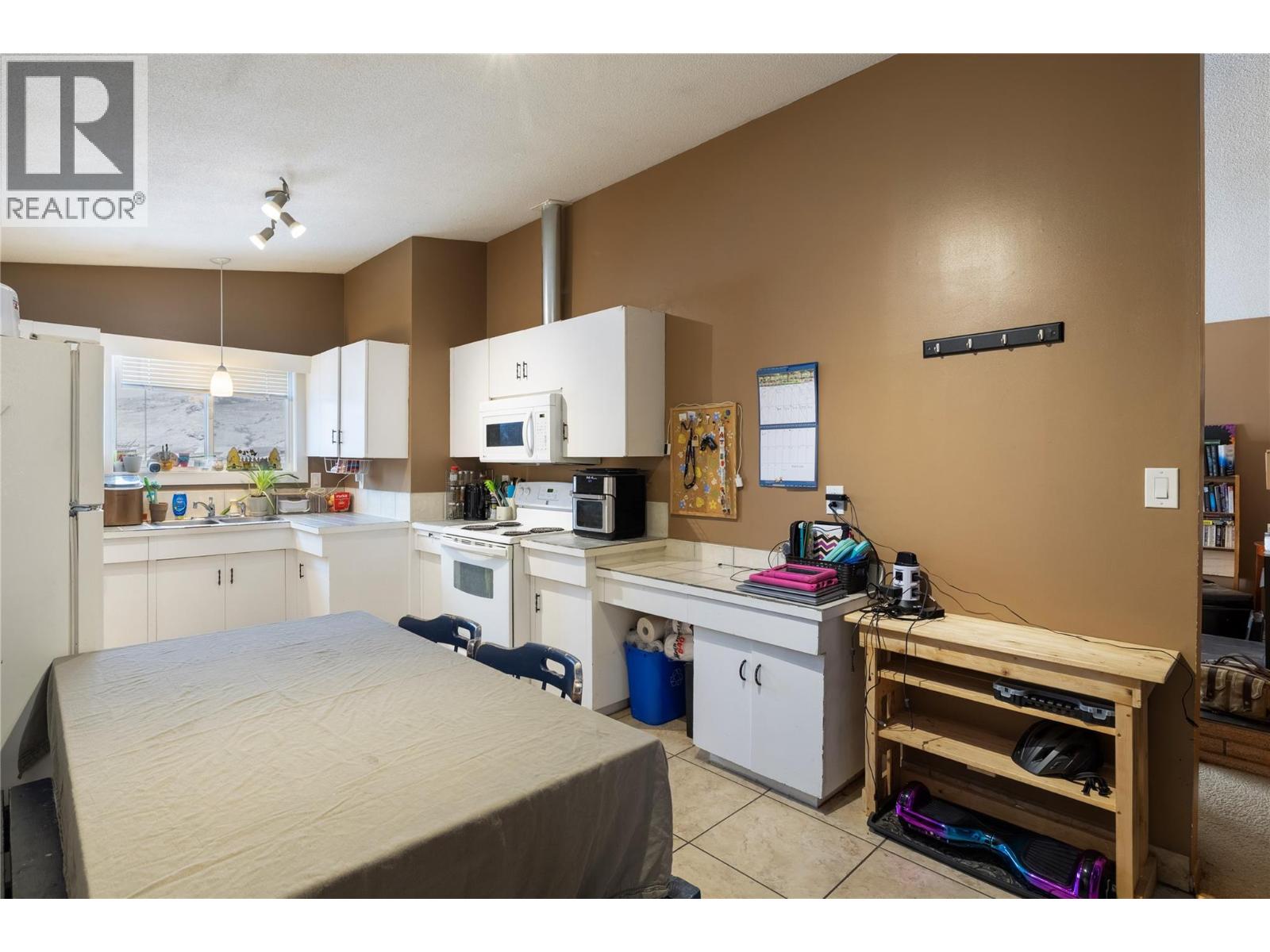 1601 37th Street, Vernon, British Columbia  V1T 6G2 - Photo 8 - 10379536