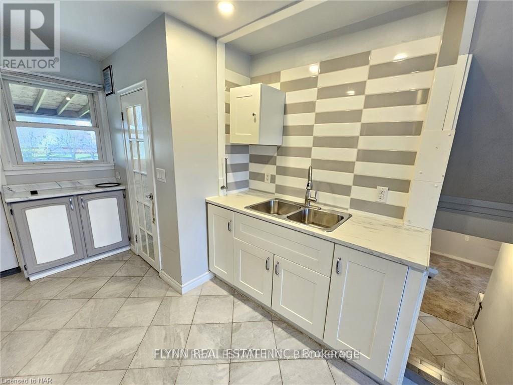 2 - 99 Golden Boulevard, Welland, Ontario  L3B 1H8 - Photo 2 - X12996494