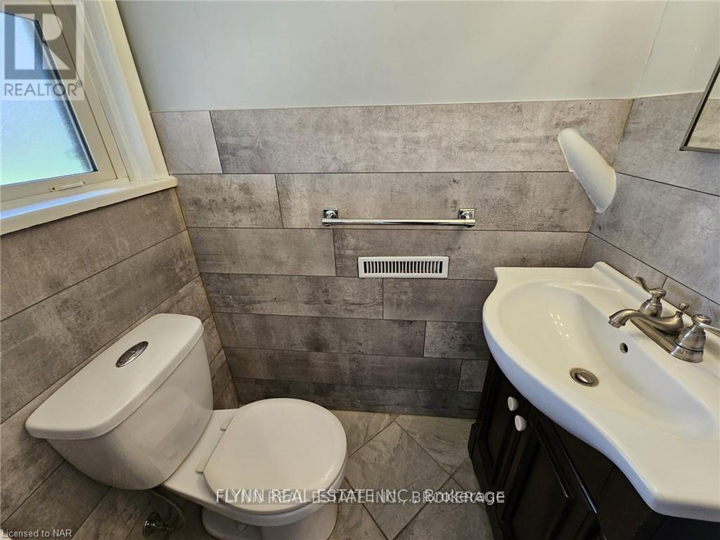 2 - 99 Golden Boulevard, Welland, Ontario  L3B 1H8 - Photo 3 - X12996494