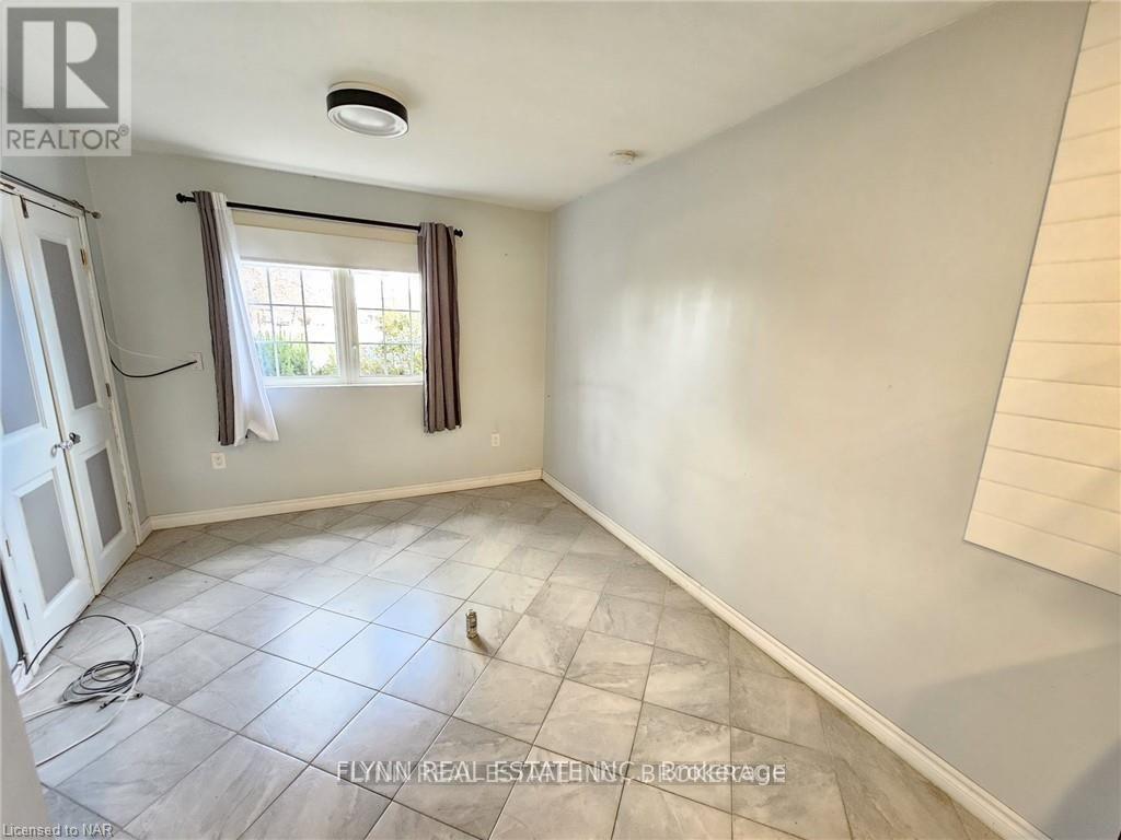 2 - 99 Golden Boulevard, Welland, Ontario  L3B 1H8 - Photo 4 - X12996494