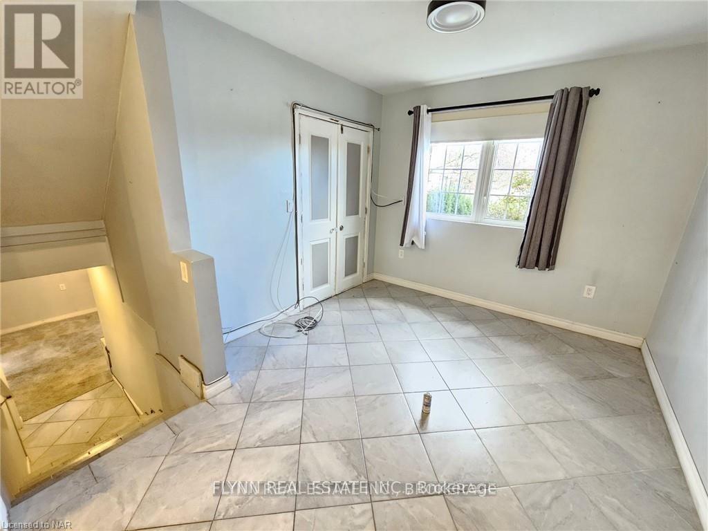 2 - 99 Golden Boulevard, Welland, Ontario  L3B 1H8 - Photo 5 - X12996494