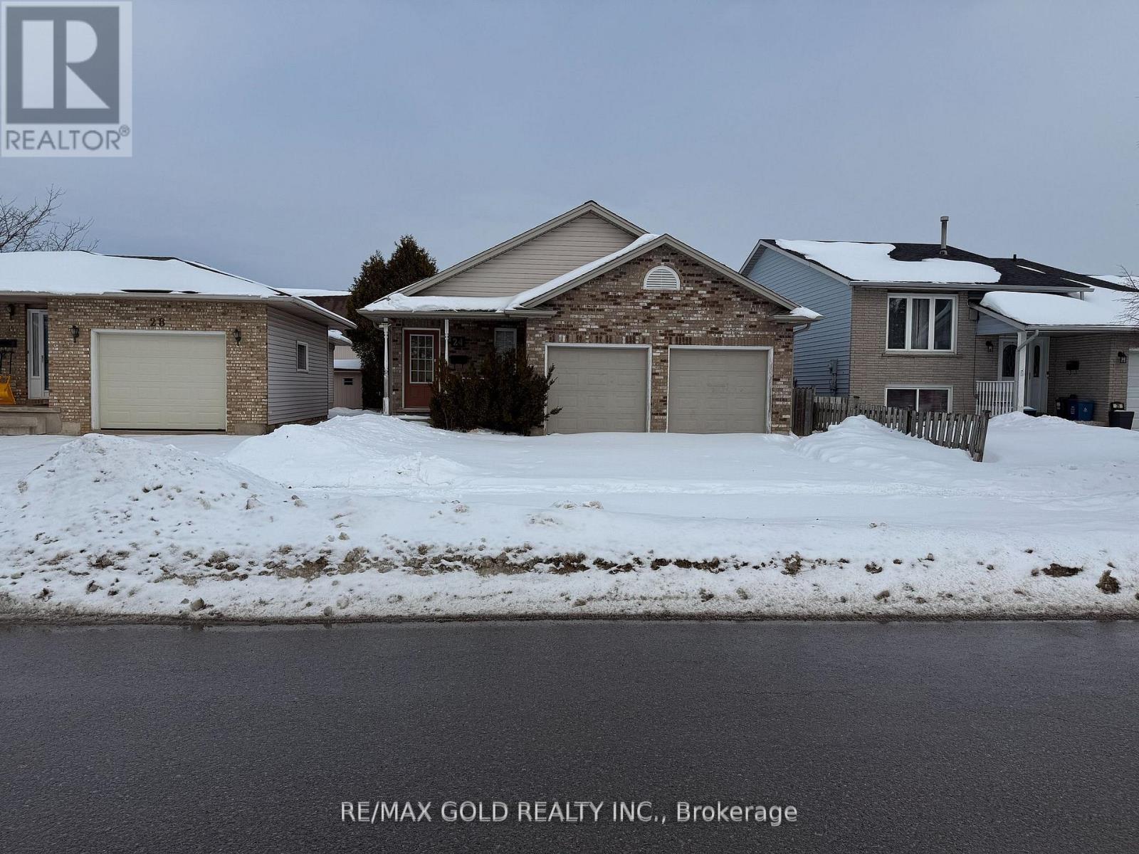 MAIN - 24 EASTWOOD DRIVE, Welland, Ontario
