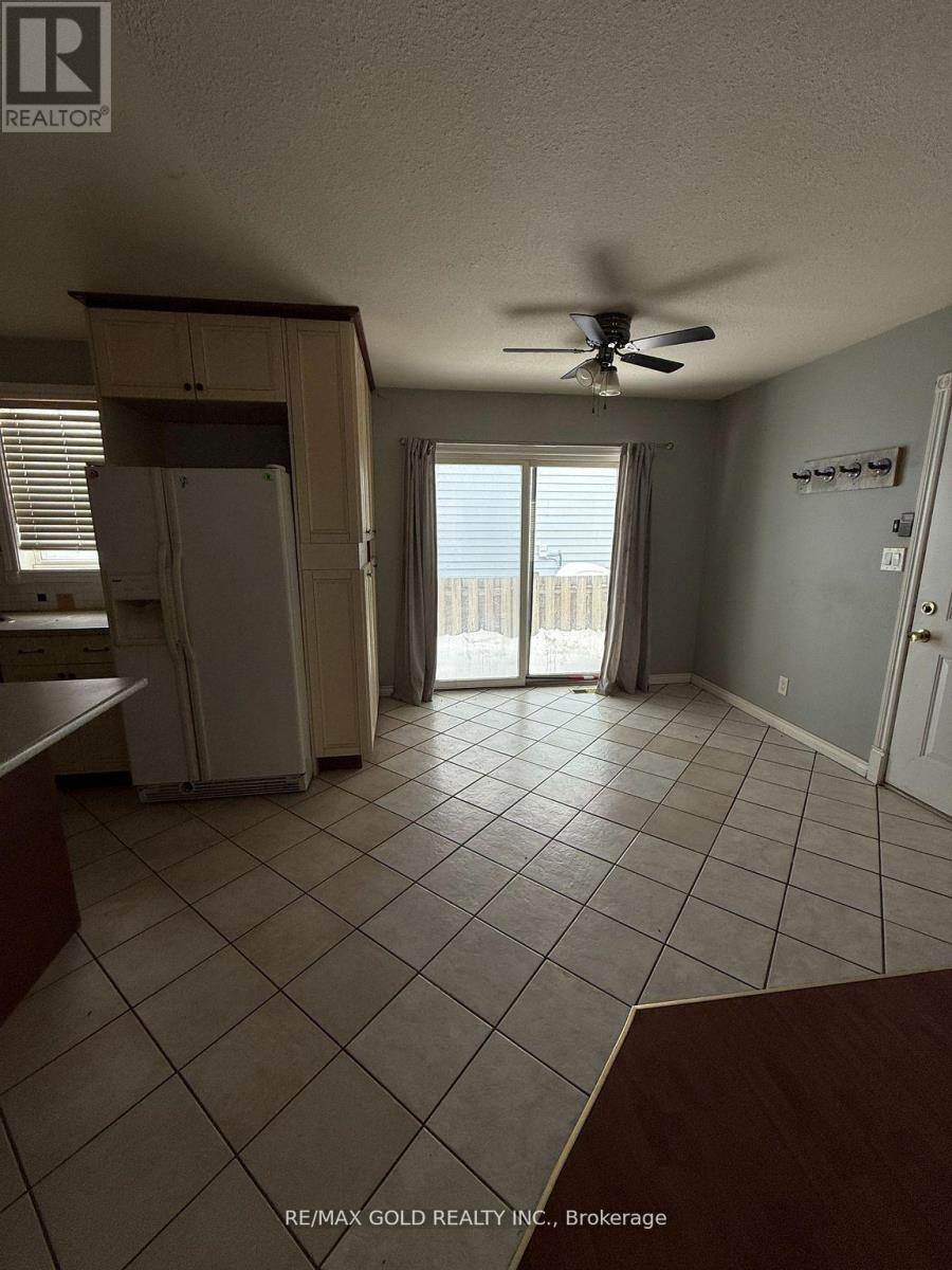 Main - 24 Eastwood Drive, Welland, Ontario  L3C 6W4 - Photo 11 - X12996670