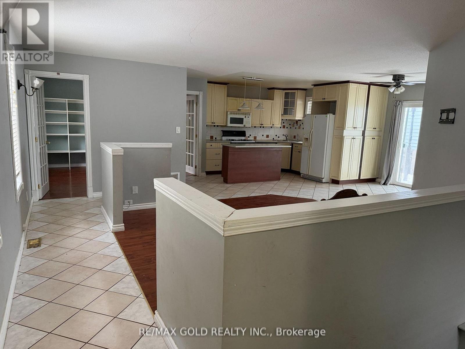 Main - 24 Eastwood Drive, Welland, Ontario  L3C 6W4 - Photo 2 - X12996670