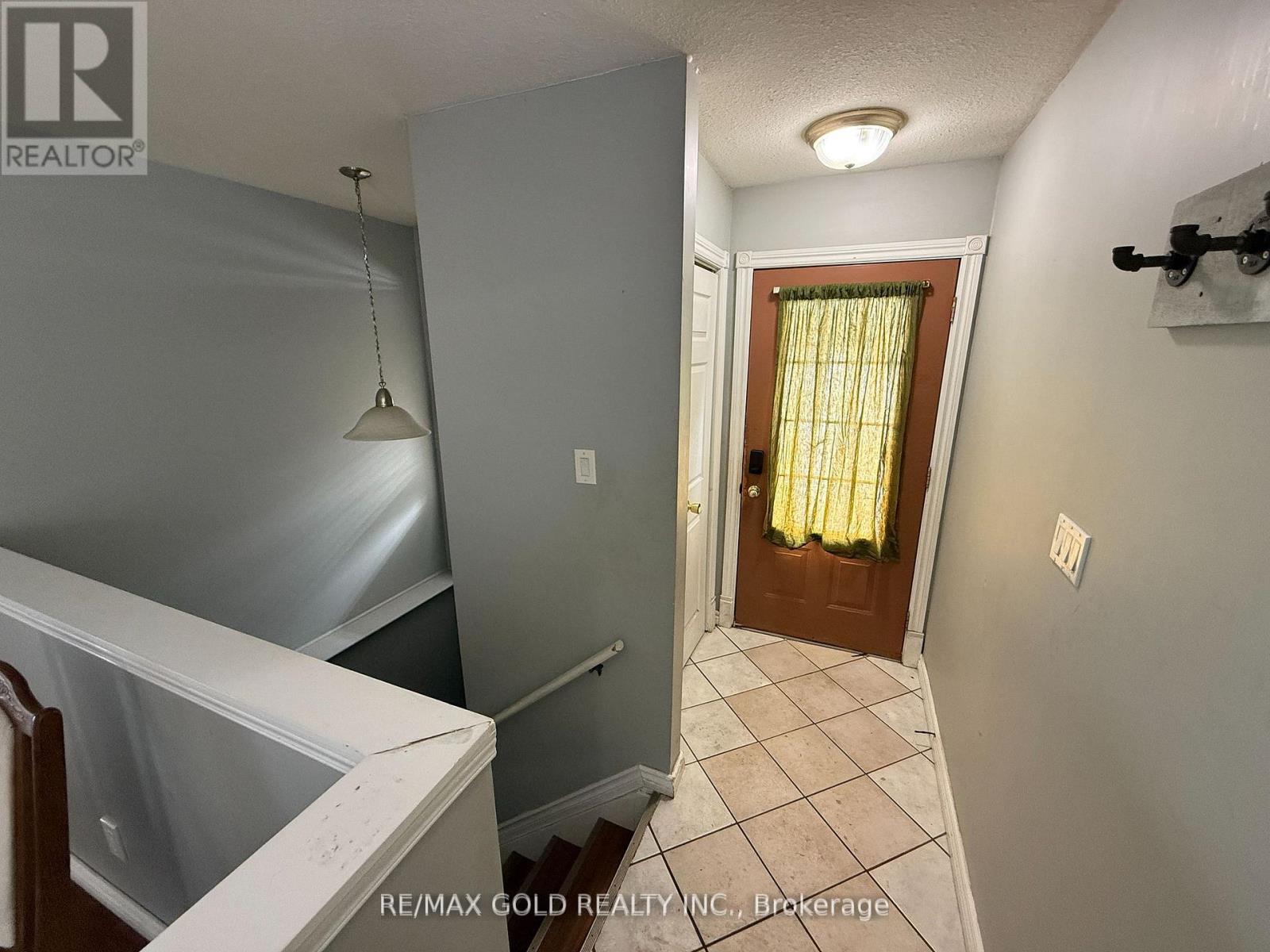 Main - 24 Eastwood Drive, Welland, Ontario  L3C 6W4 - Photo 3 - X12996670