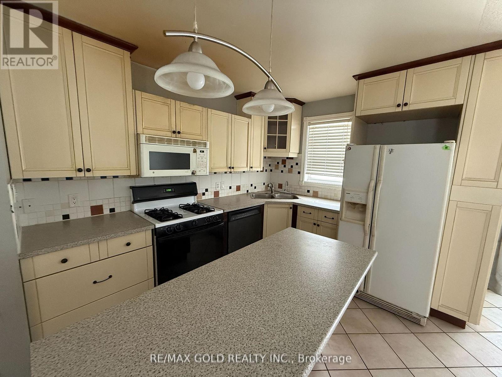 Main - 24 Eastwood Drive, Welland, Ontario  L3C 6W4 - Photo 4 - X12996670