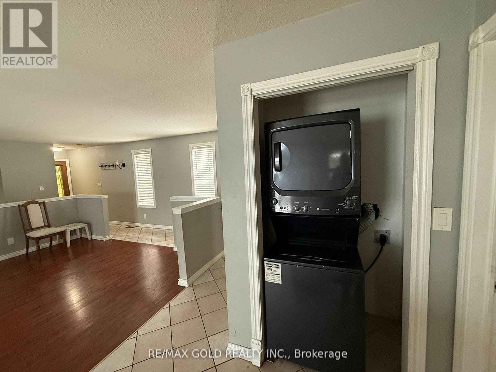 Main - 24 Eastwood Drive, Welland, Ontario  L3C 6W4 - Photo 9 - X12996670