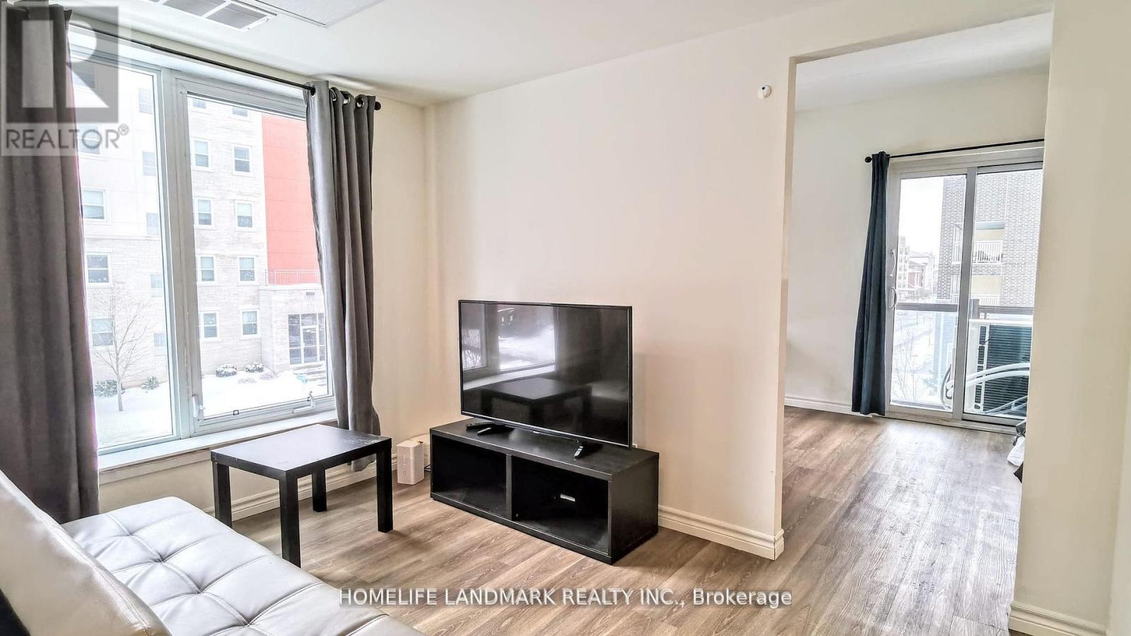 312 - 268 Lester Street, Waterloo, Ontario  N2L 0J7 - Photo 2 - X12996676