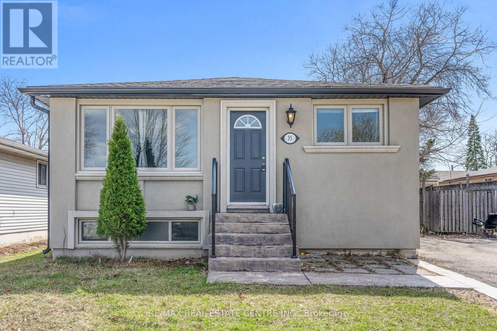 35 Folkestone Avenue, Hamilton, Ontario  L8V 4M9 - Photo 1 - X12996748