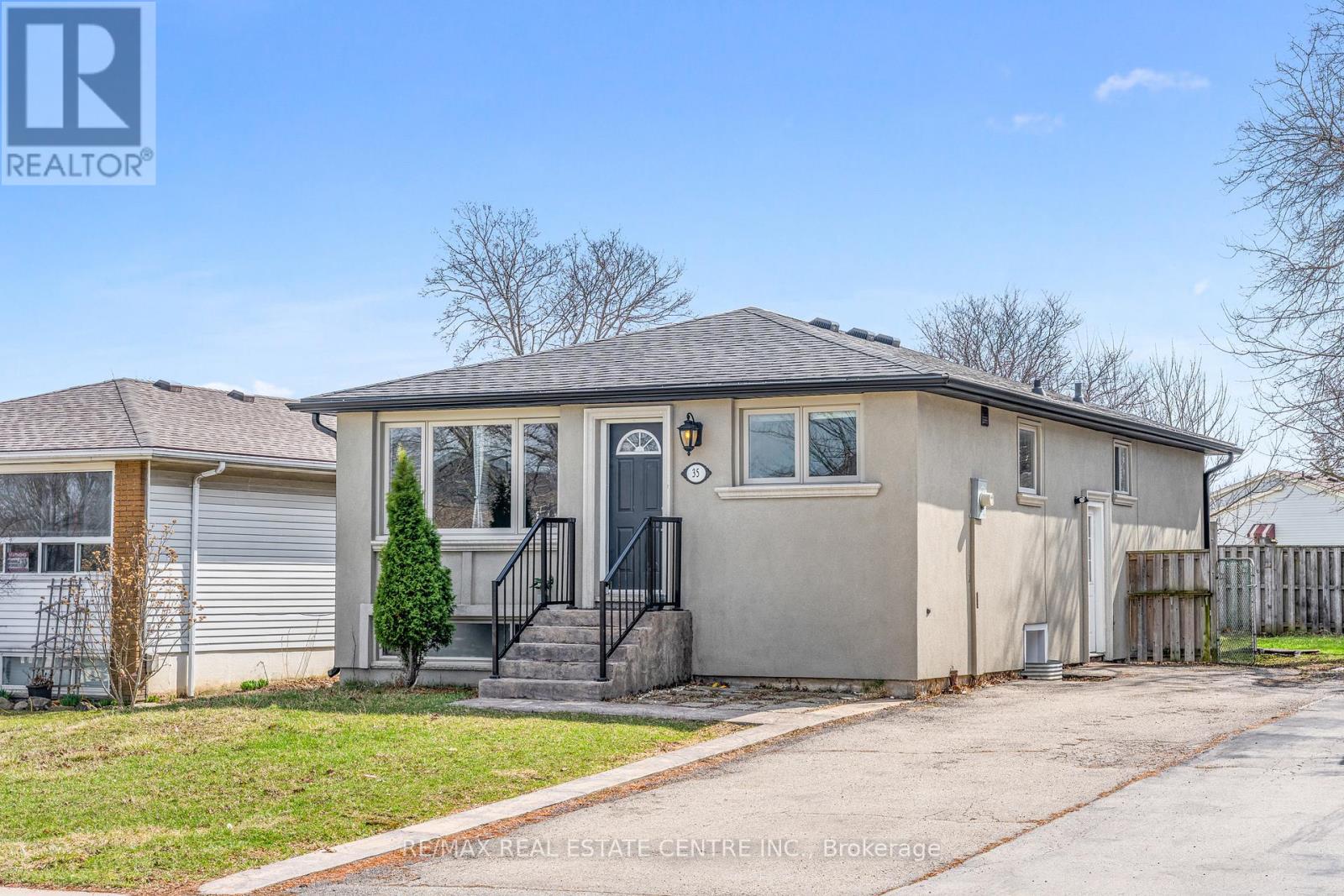 35 Folkestone Avenue, Hamilton, Ontario  L8V 4M9 - Photo 2 - X12996748