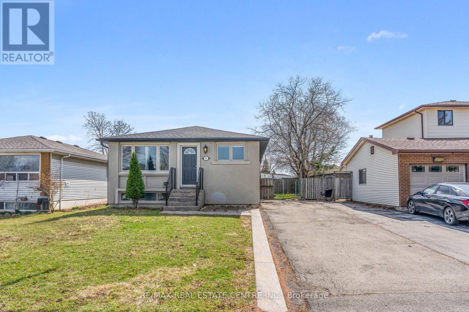 35 Folkestone Avenue, Hamilton, Ontario  L8V 4M9 - Photo 4 - X12996748