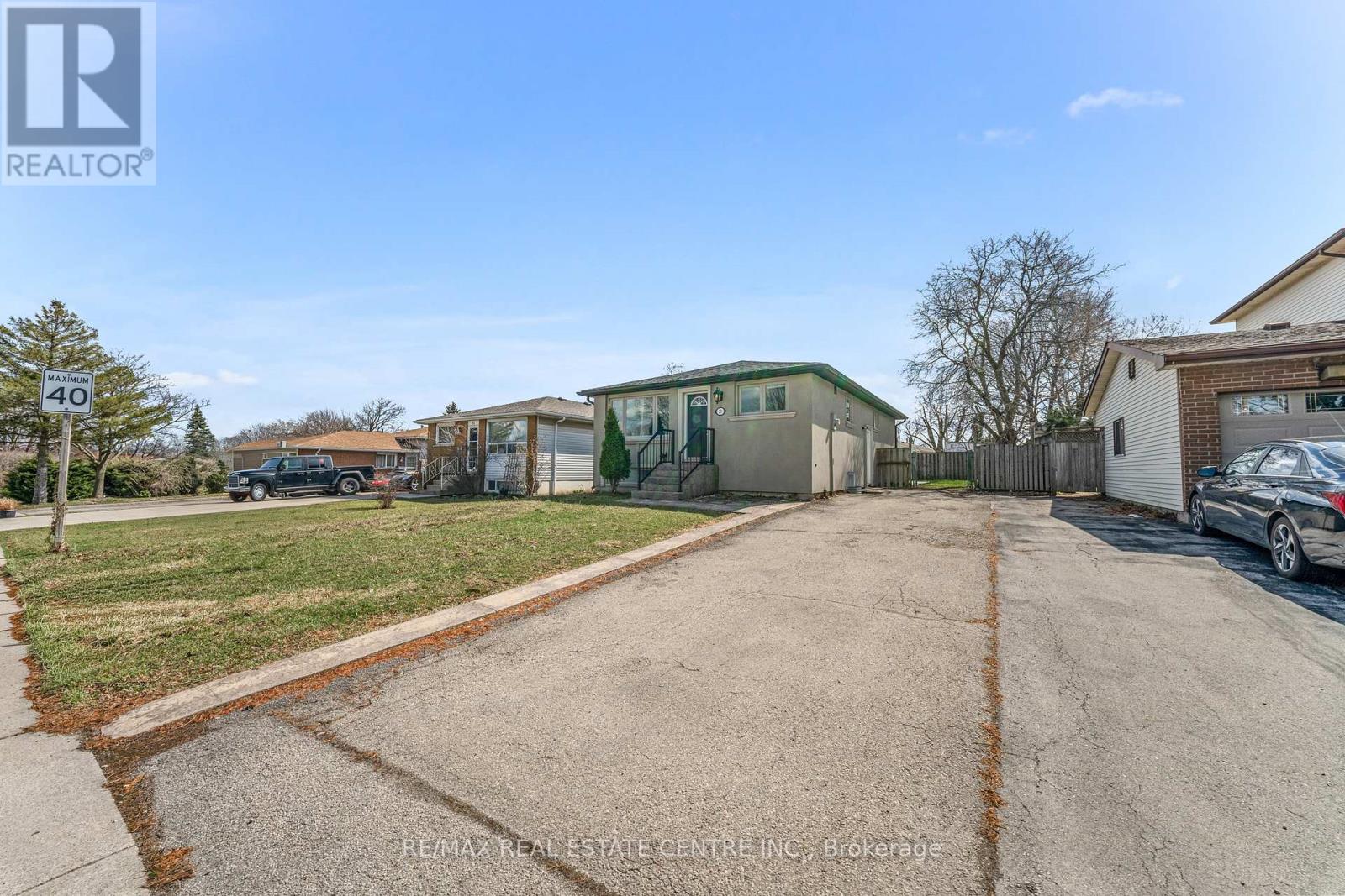 35 Folkestone Avenue, Hamilton, Ontario  L8V 4M9 - Photo 7 - X12996748