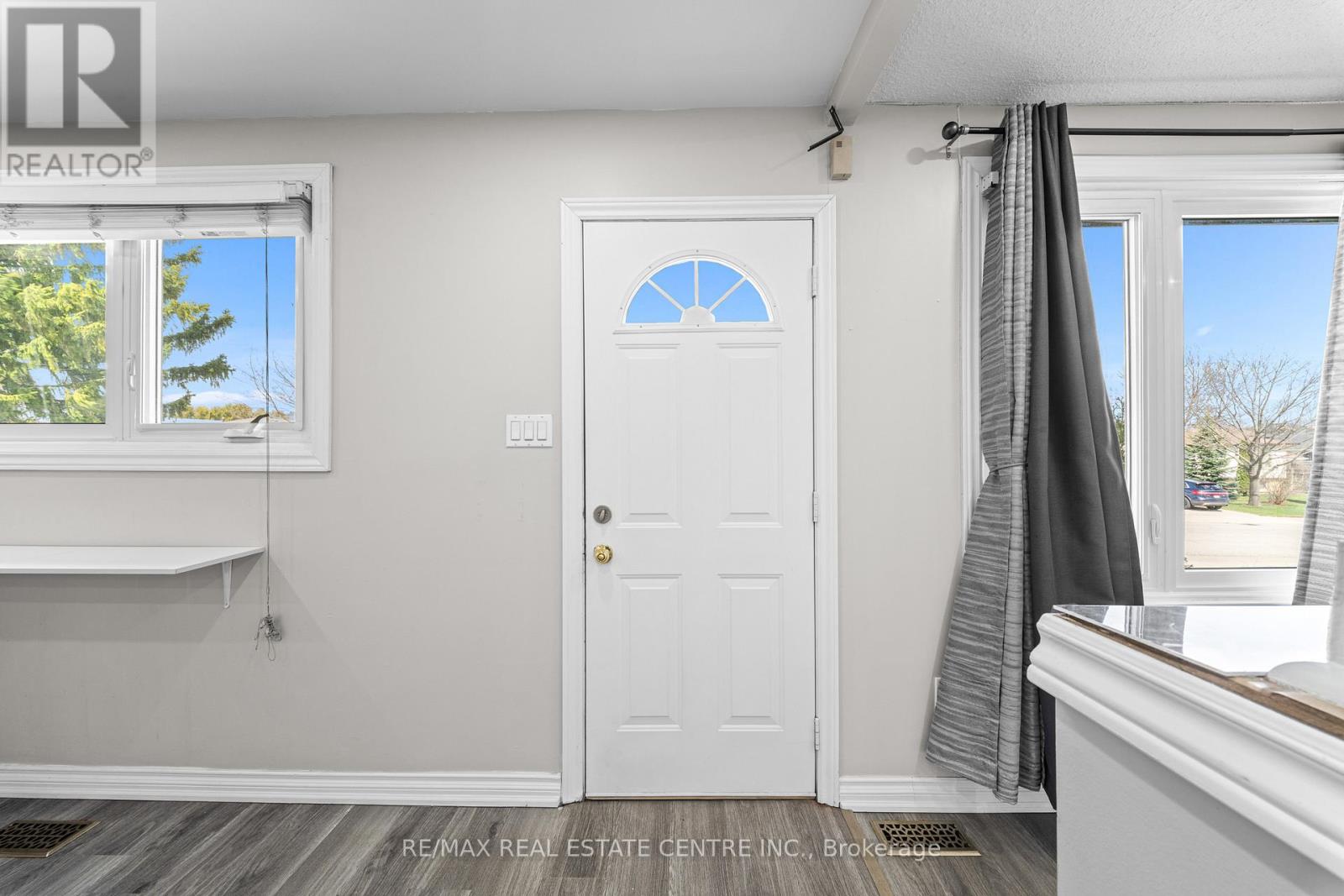 35 Folkestone Avenue, Hamilton, Ontario  L8V 4M9 - Photo 8 - X12996748