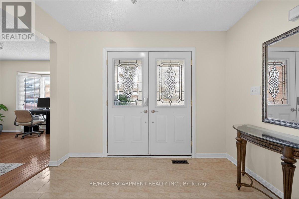 54 Goldcrest Drive, Hamilton, Ontario  L8G 4T6 - Photo 11 - X12996806