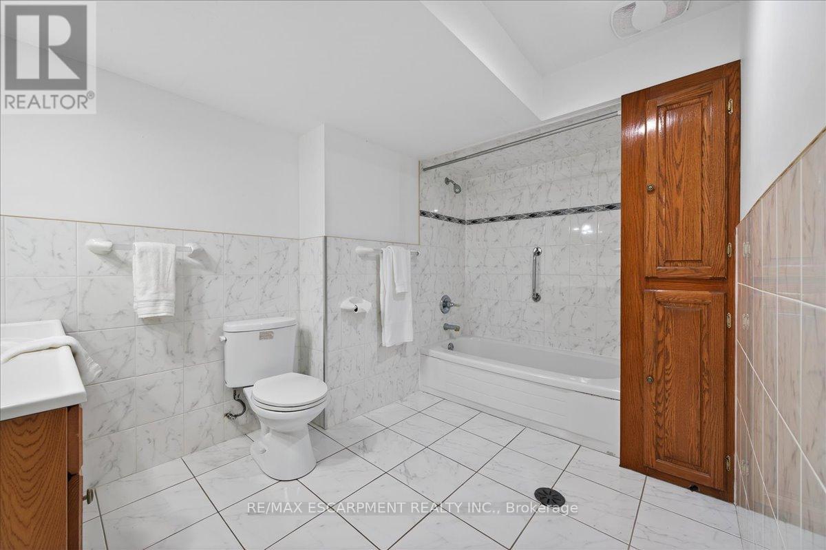 54 Goldcrest Drive, Hamilton, Ontario  L8G 4T6 - Photo 38 - X12996806