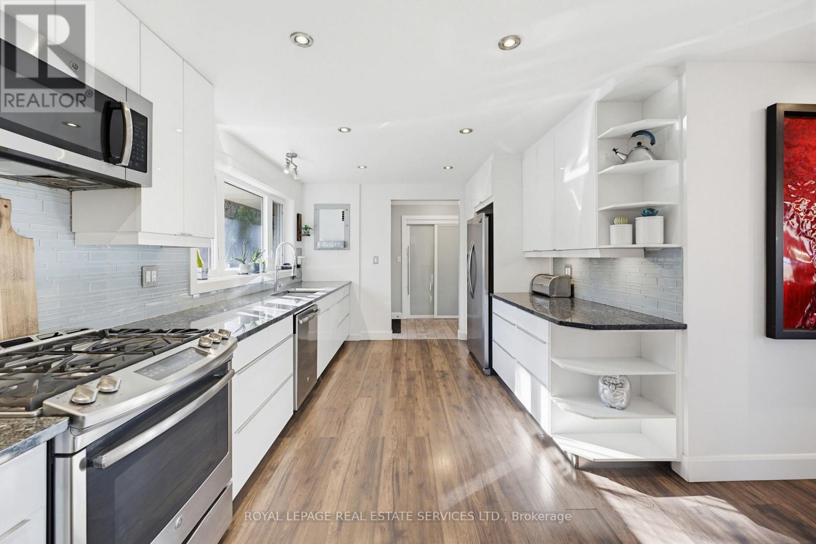 18 Cherry Street, Halton Hills, Ontario  L7G 3J8 - Photo 13 - W12933612