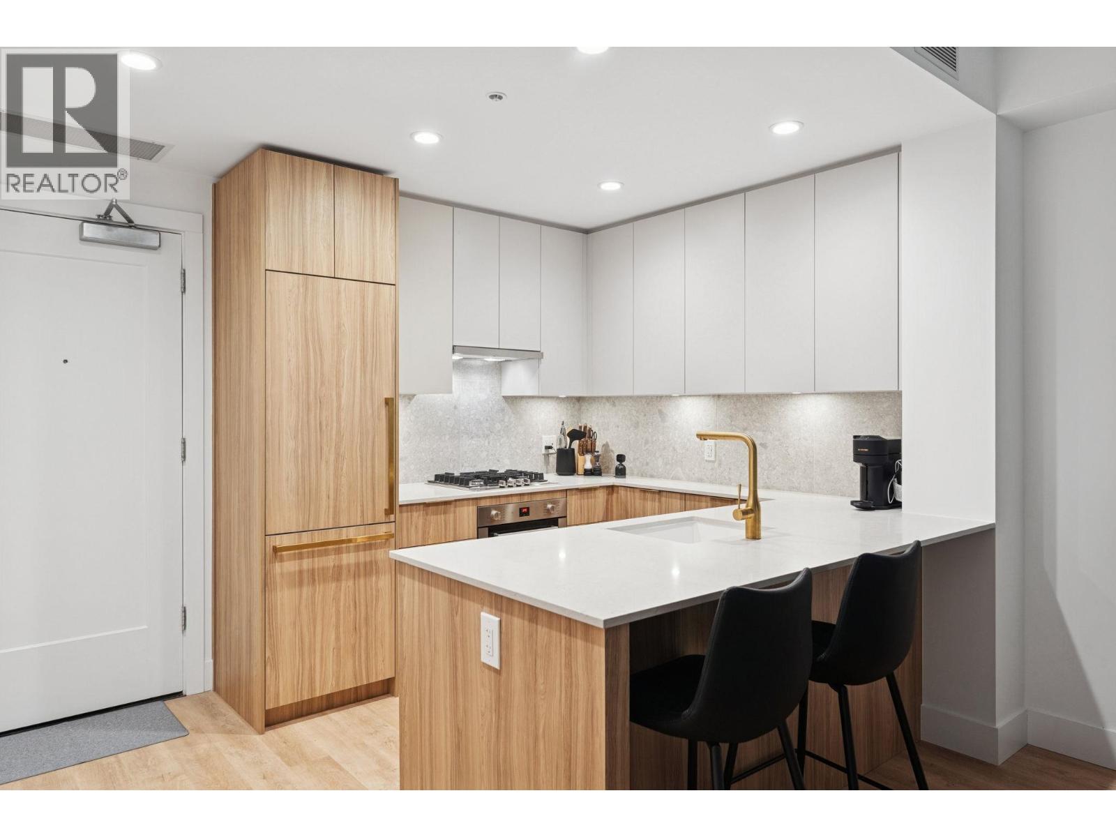 208 2375 Emery Court, North Vancouver, British Columbia  V7J 0E8 - Photo 3 - R3111094