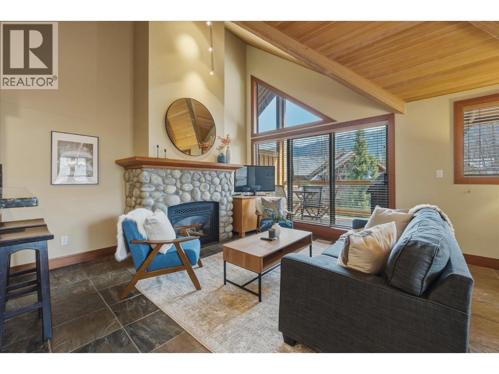 4827 Casabella Crescent, Whistler, British Columbia  V8E 0Z4 - Photo 3 - R3111098