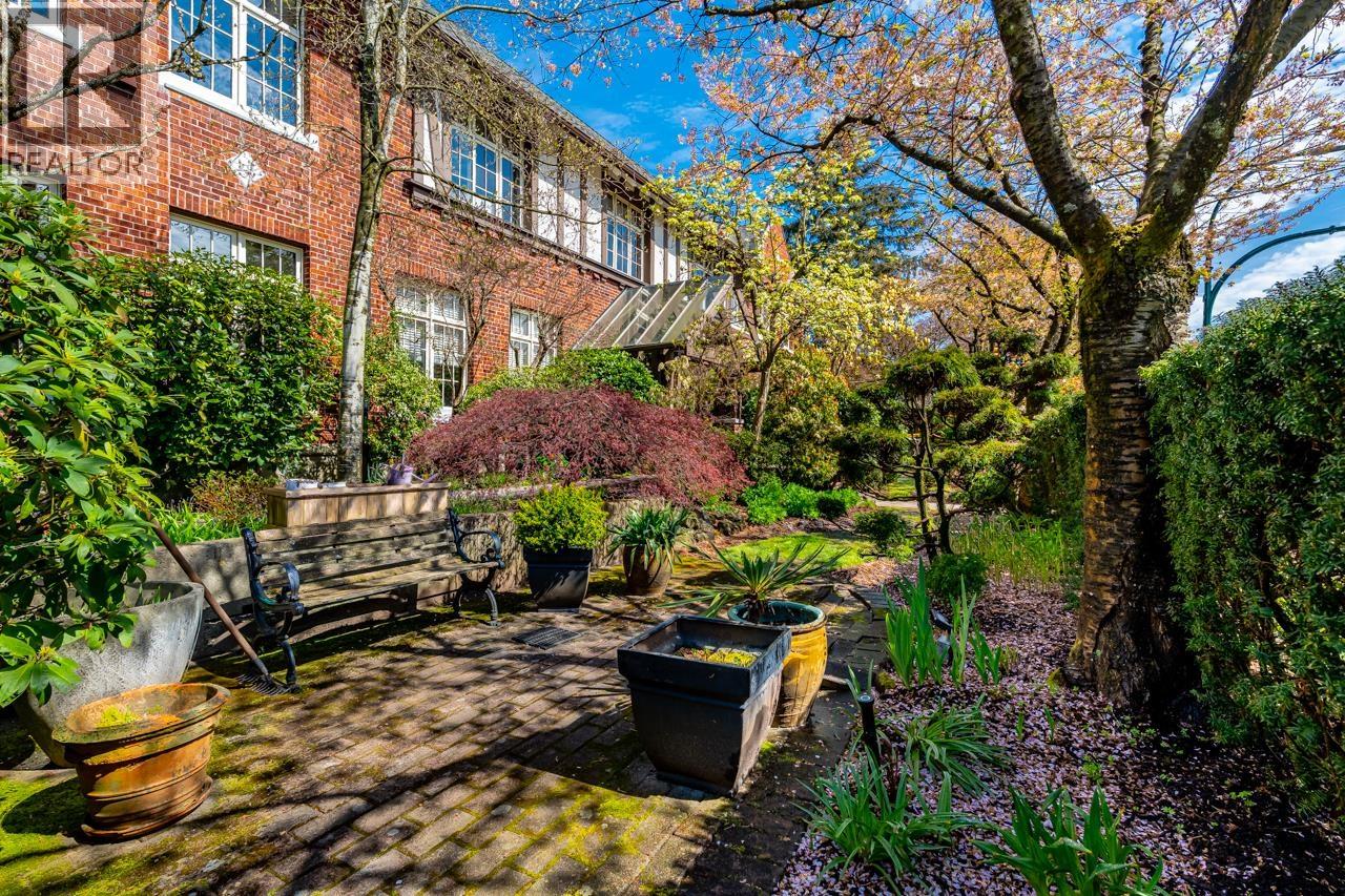 207 1811 W 16th Avenue, Vancouver, British Columbia  V6J 2M3 - Photo 32 - R3111101