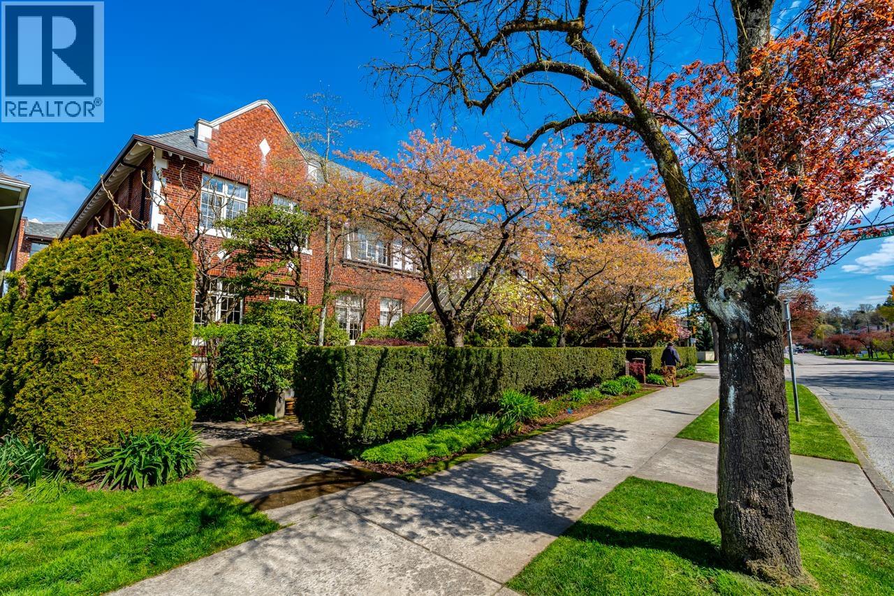 207 1811 W 16th Avenue, Vancouver, British Columbia  V6J 2M3 - Photo 33 - R3111101