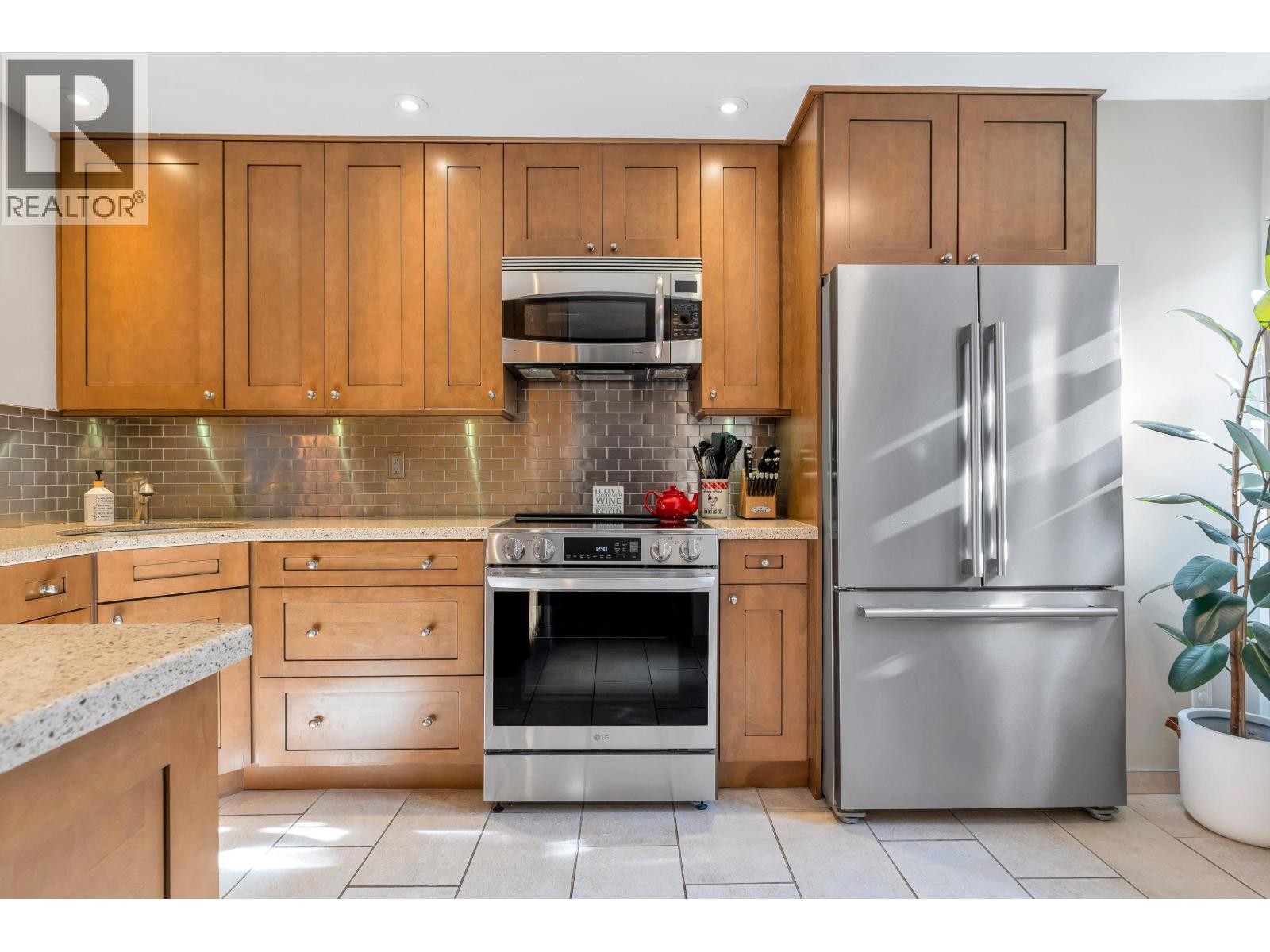 102 245 W 15th Street, North Vancouver, British Columbia  V7M 1S3 - Photo 4 - R3111123