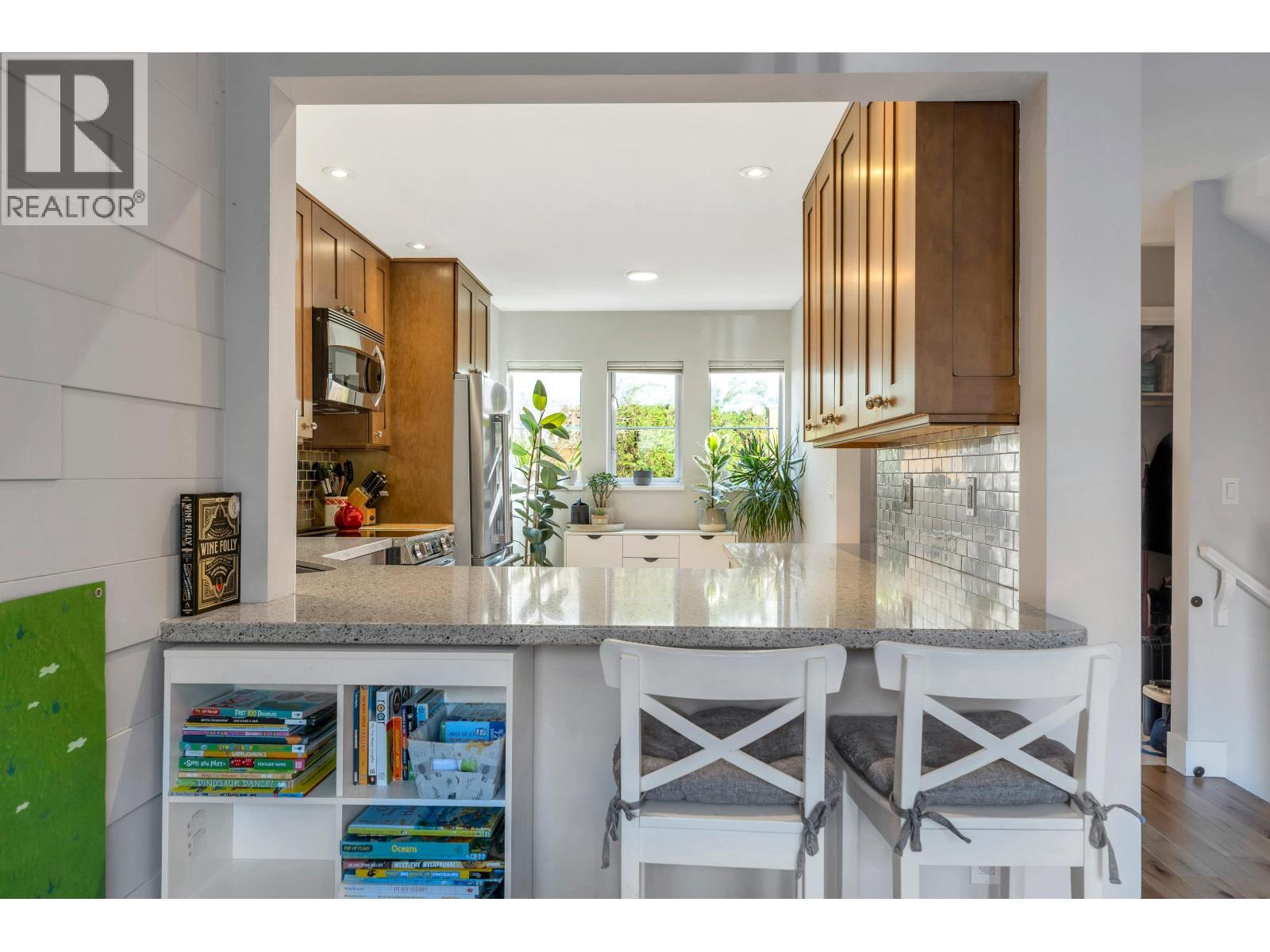 102 245 W 15th Street, North Vancouver, British Columbia  V7M 1S3 - Photo 6 - R3111123