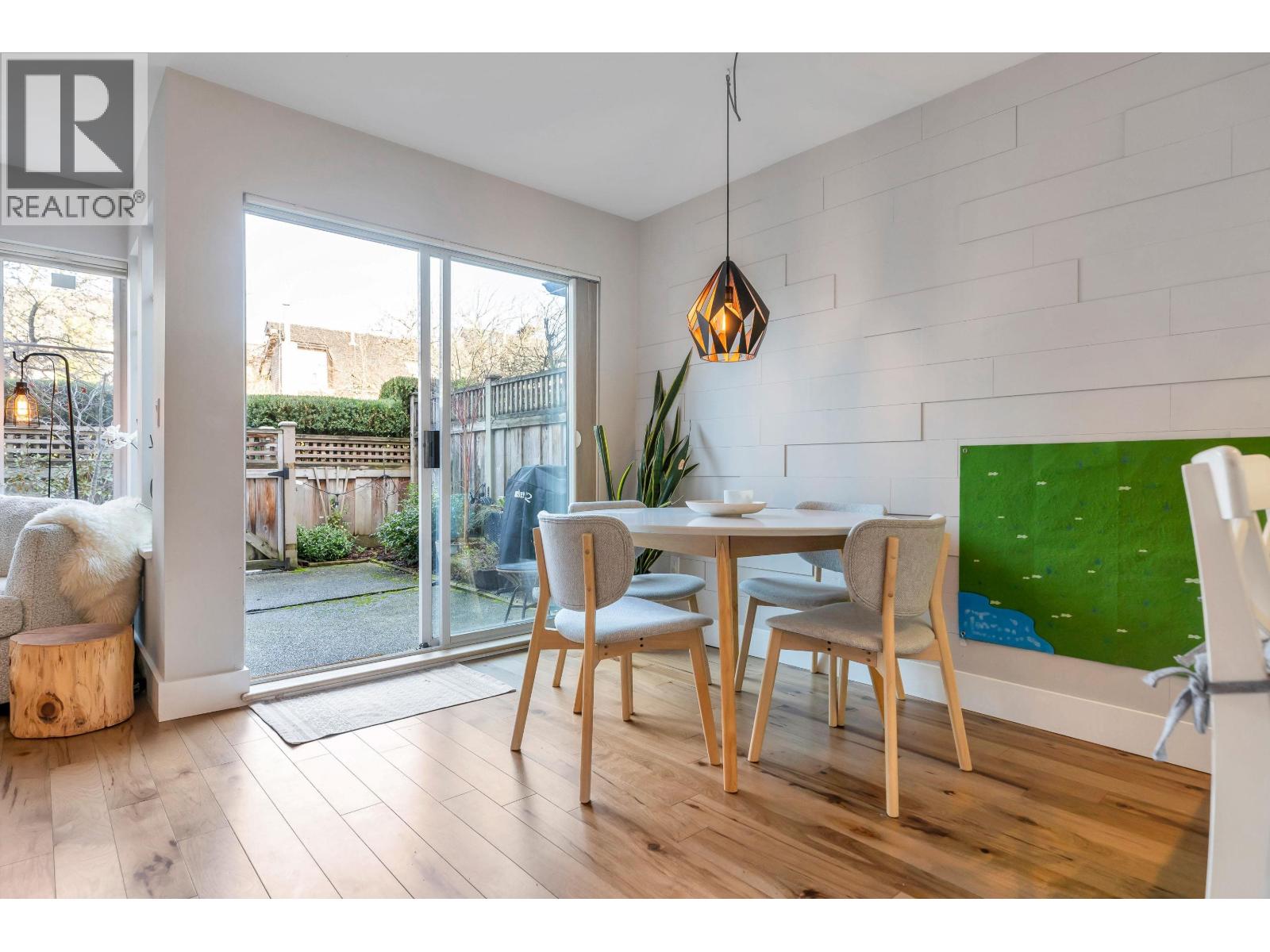 102 245 W 15th Street, North Vancouver, British Columbia  V7M 1S3 - Photo 9 - R3111123