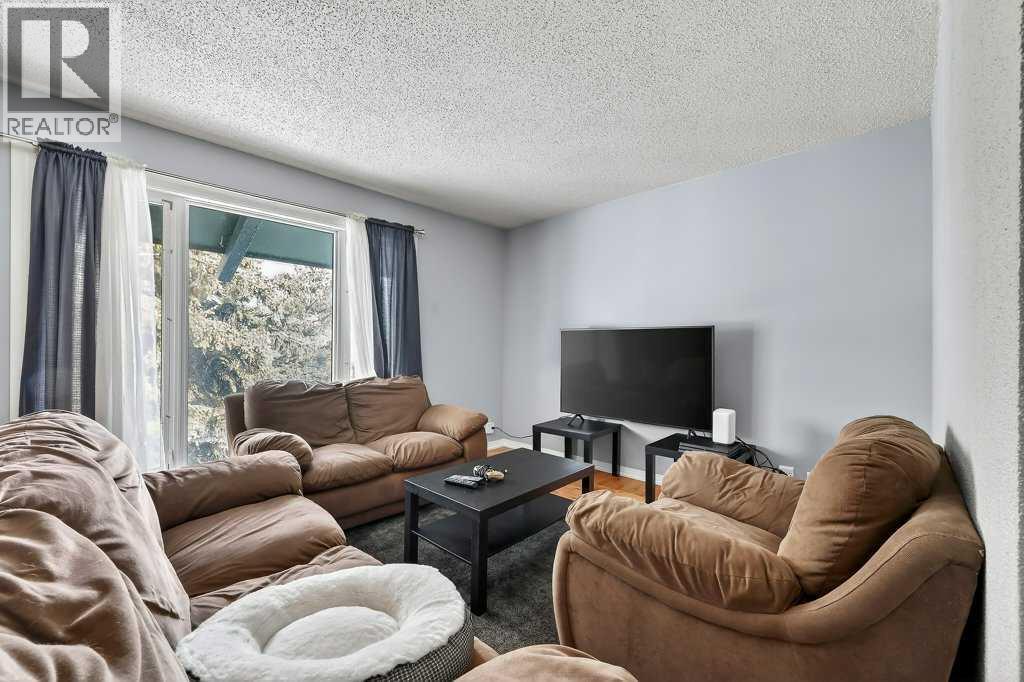 60 Bermuda Court Nw, Calgary, Alberta  T3K 1H3 - Photo 2 - A2292777