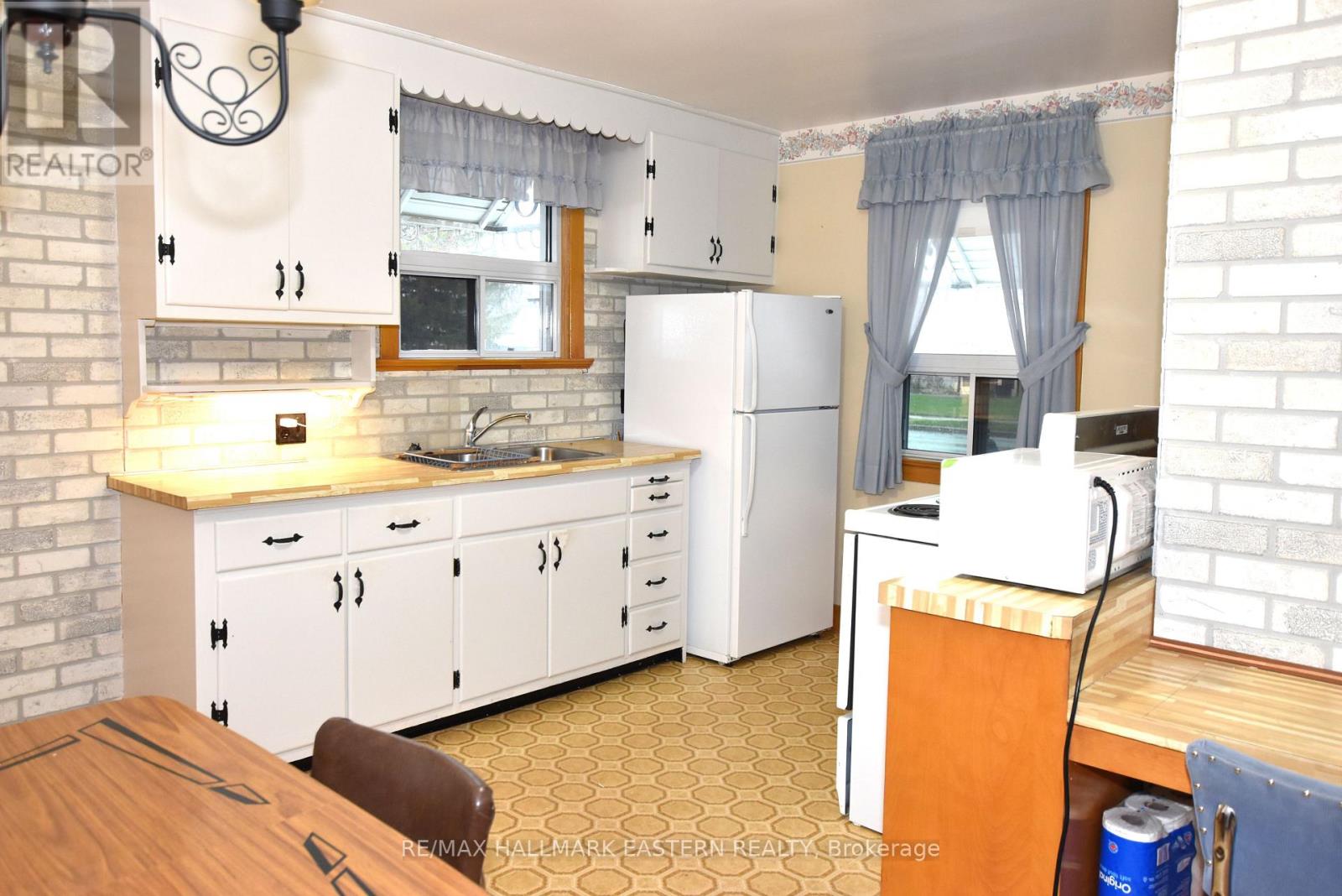 630 Cameron Street, Peterborough, Ontario  K9J 3Z8 - Photo 3 - X12996914