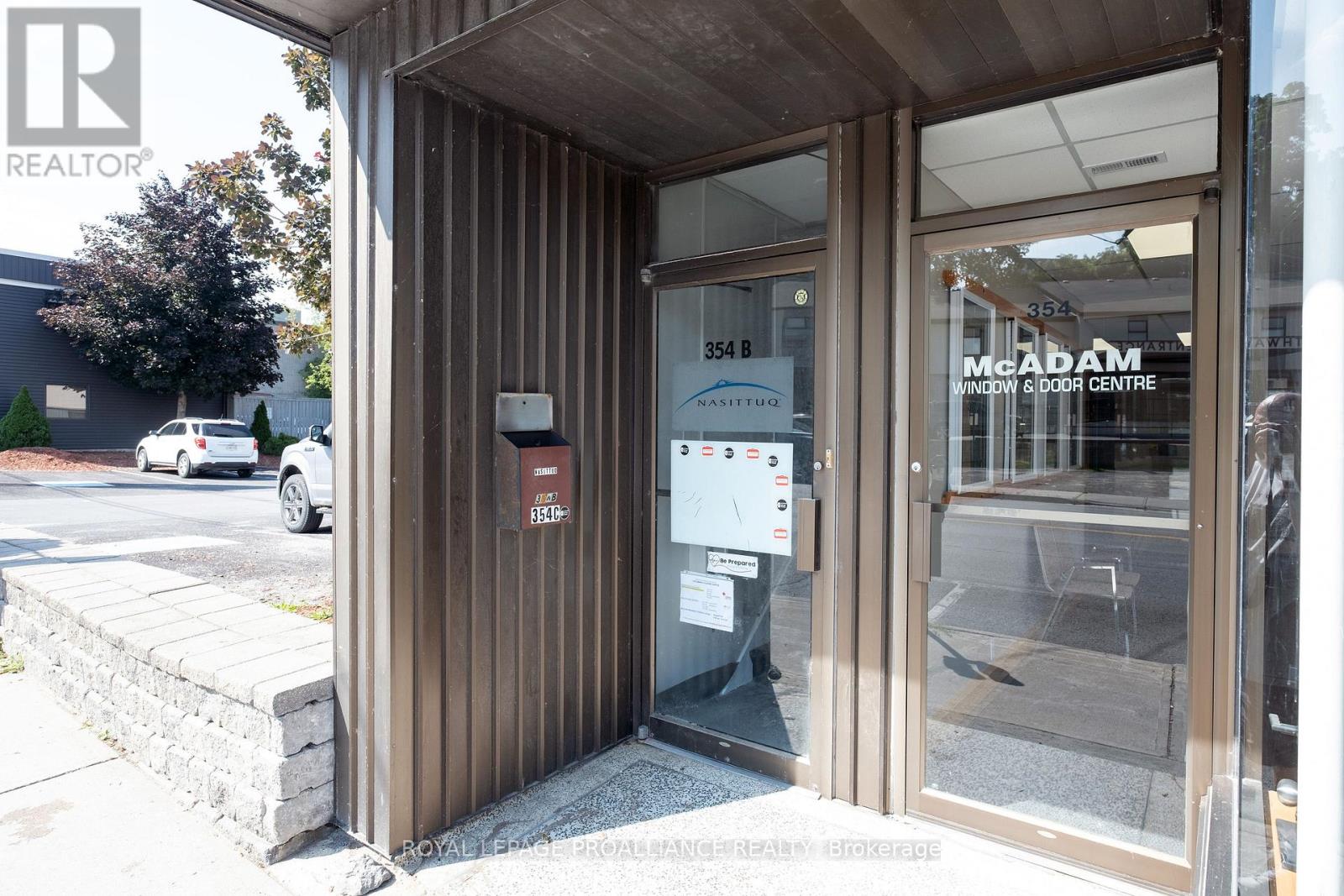 B - 354 Pinnacle Street, Belleville, Ontario  K8N 3B4 - Photo 3 - X12996948